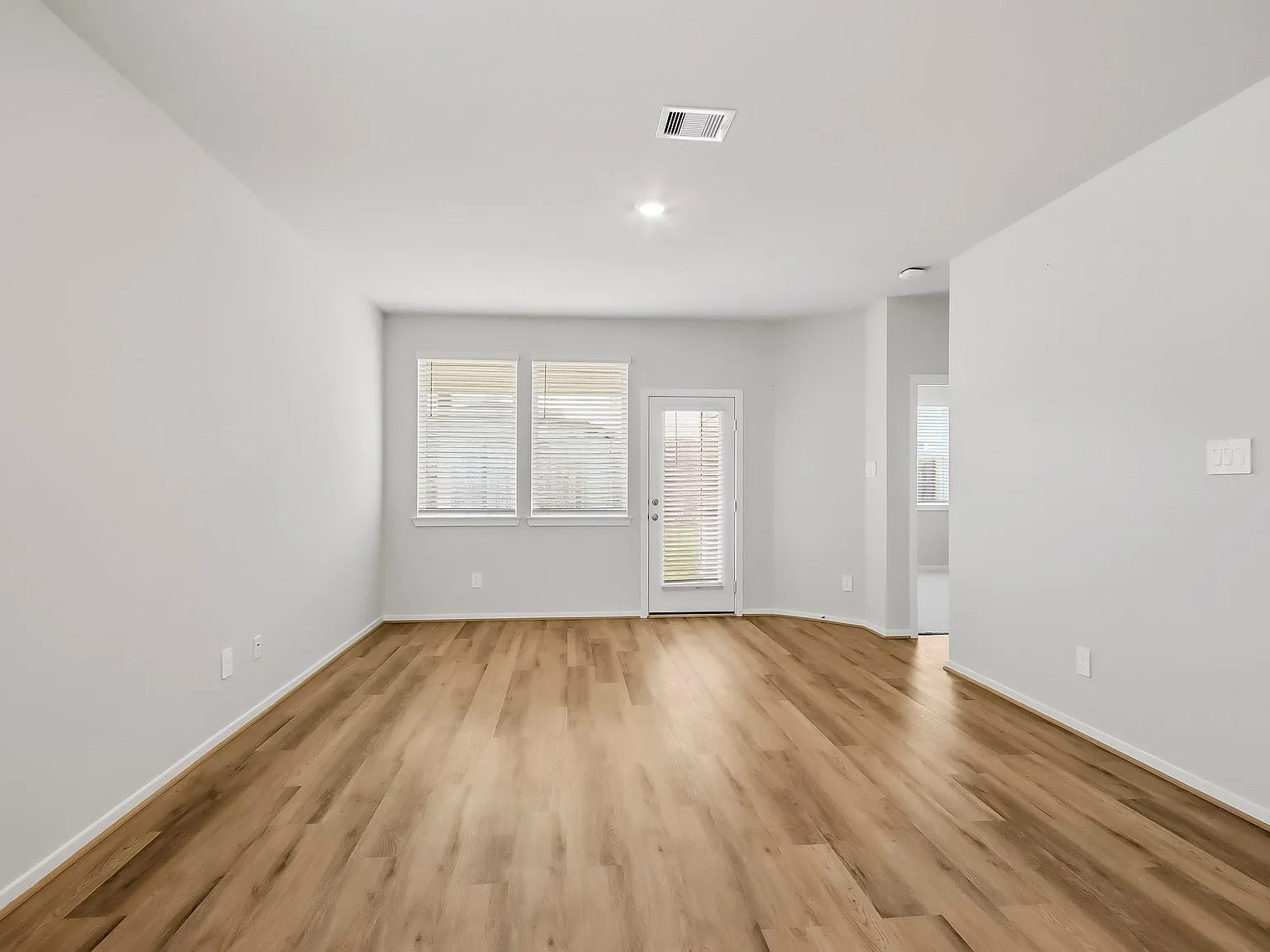 3 bed, 2.0 bath, 1414 sqft, $1,950 — Photo 4