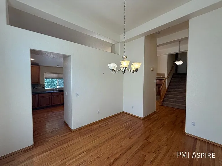 1424 Wildrose Dr — Photo 5