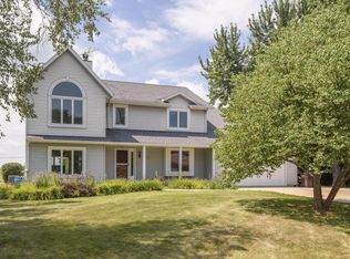 W309S10575 Green Hill Ct S, Mukwonago, WI 53149