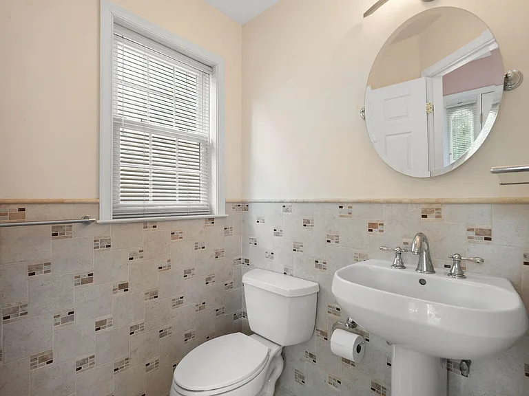13 Humphrey Ave #1 — Photo 28
