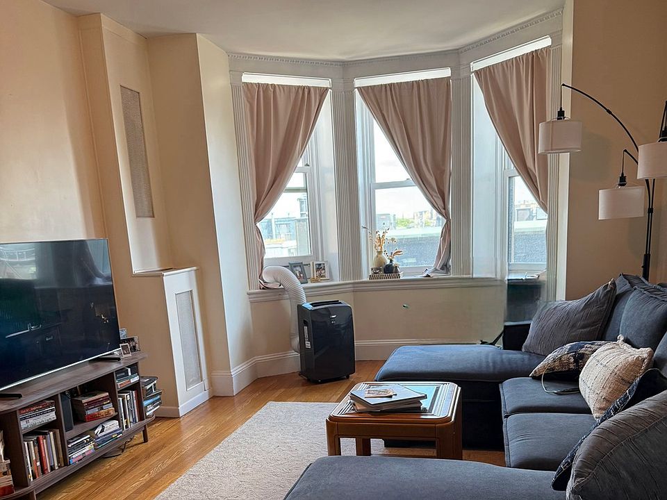 1st image of 8 Garrison St APT 609