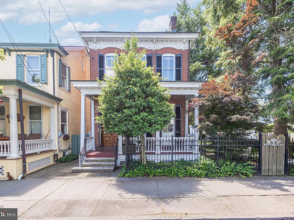 1st image of 35 Perry St