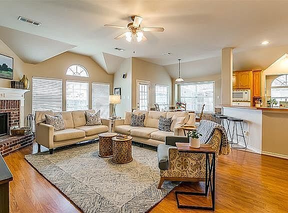 3rd image of 5505 Meadow Valley Dr
