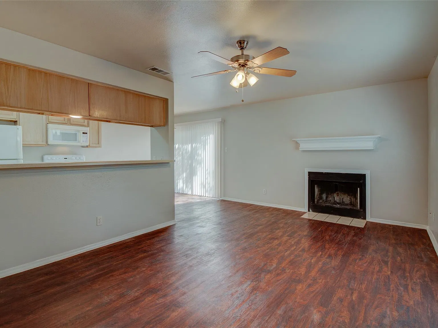 2 bed, 2.5 bath, 1030 sqft, $925 — Photo 4