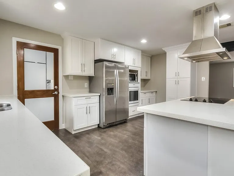 9006 Dunlap St — Photo 12