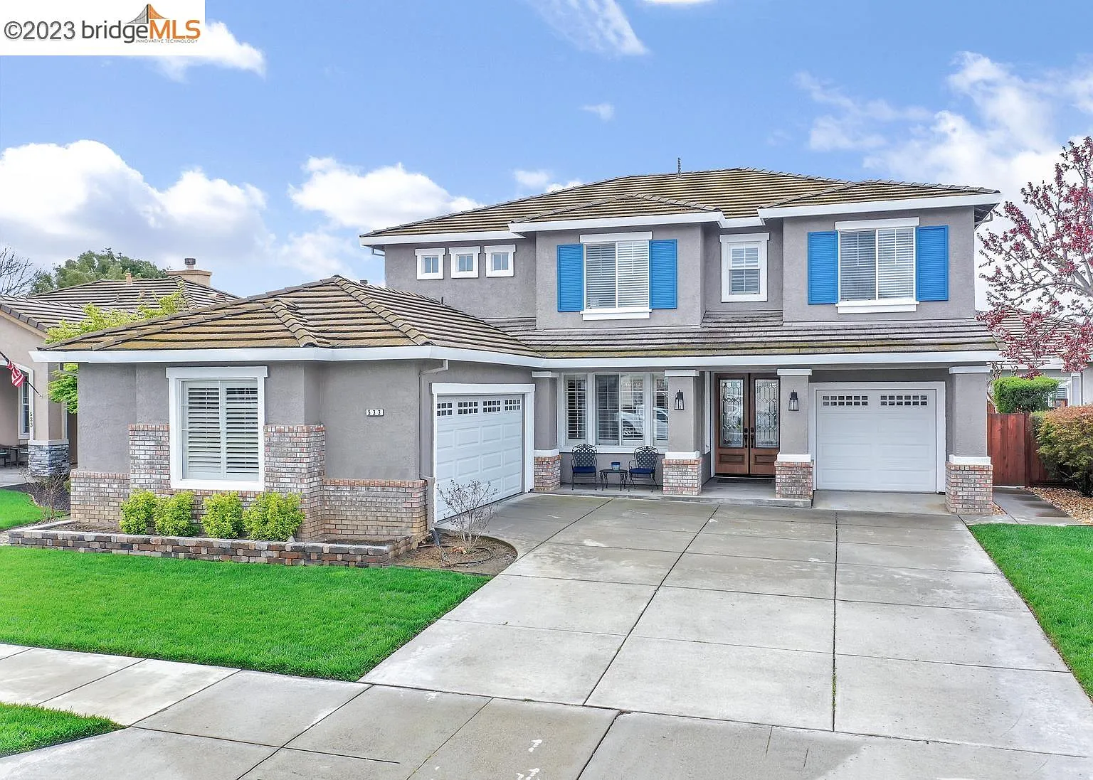 533 Stanwick St photo 1