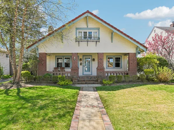 40 Hollywood Court, Rockville Centre, NY 11570