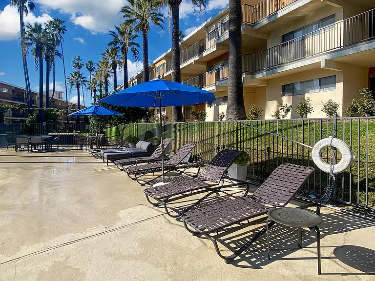 The Diplomat Apartments — Photo 7