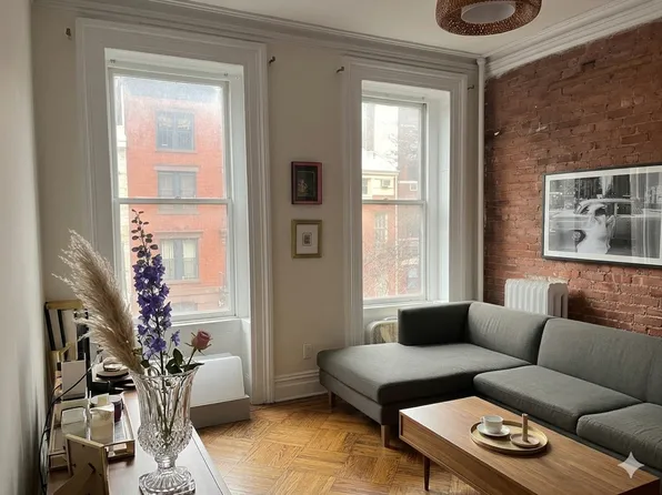 447 West 22nd Street image 1 of 8