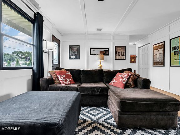 5th image of 1006 Clubhouse Drive