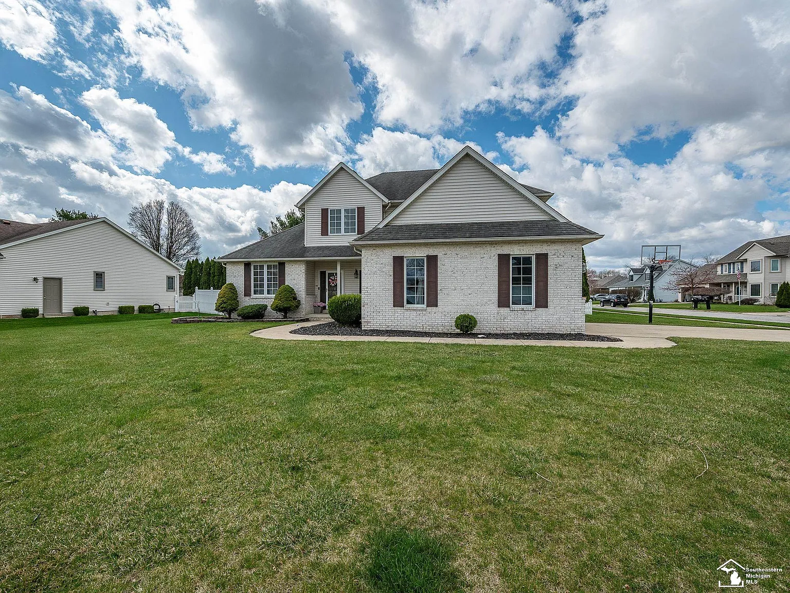2906 W Country Ln photo 1