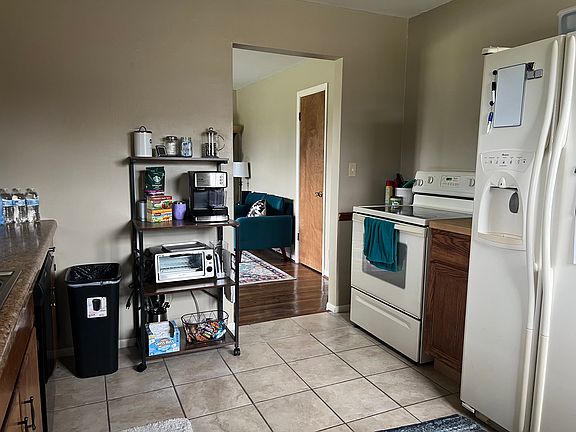 5th image of 3657 Diane Ln
