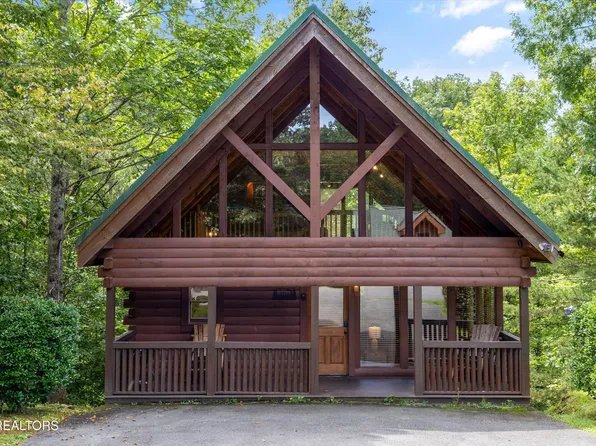 3214 Bear Country Way, Sevierville, TN 37876