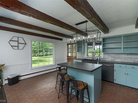 4th image of 2072 Hartville Rd