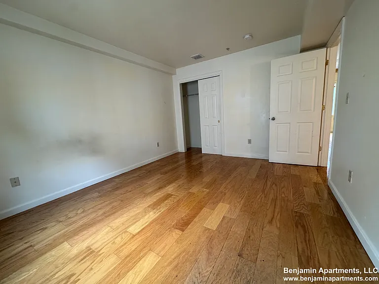 34 Raymond St #2 — Photo 11