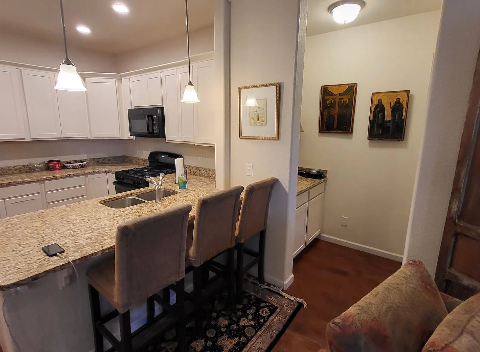 3 bed, 2587 sqft, $2,318 — Photo 4