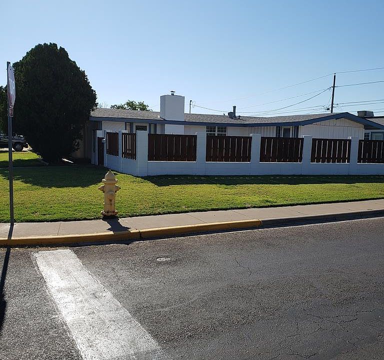 1st image of 1600 E Everglade Ave