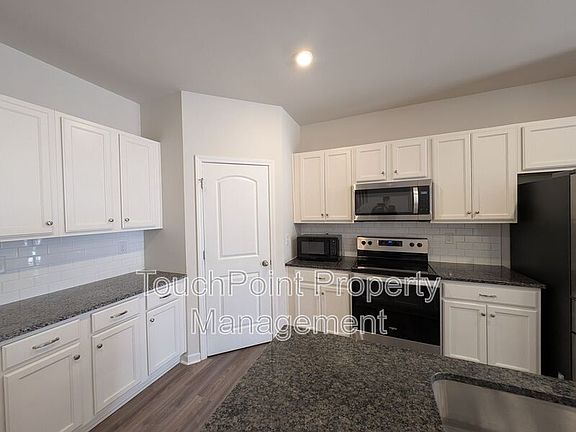 3rd image of 3340 Bluff Hill Ln
