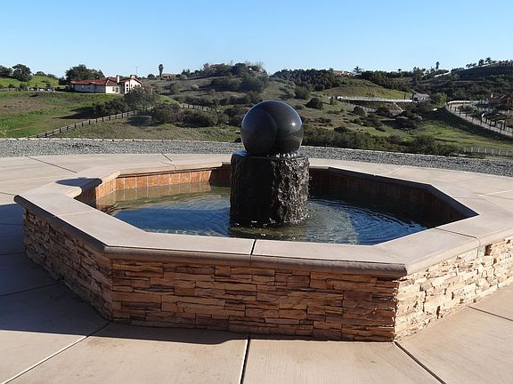 5th image of 39672 Paseo De Flores