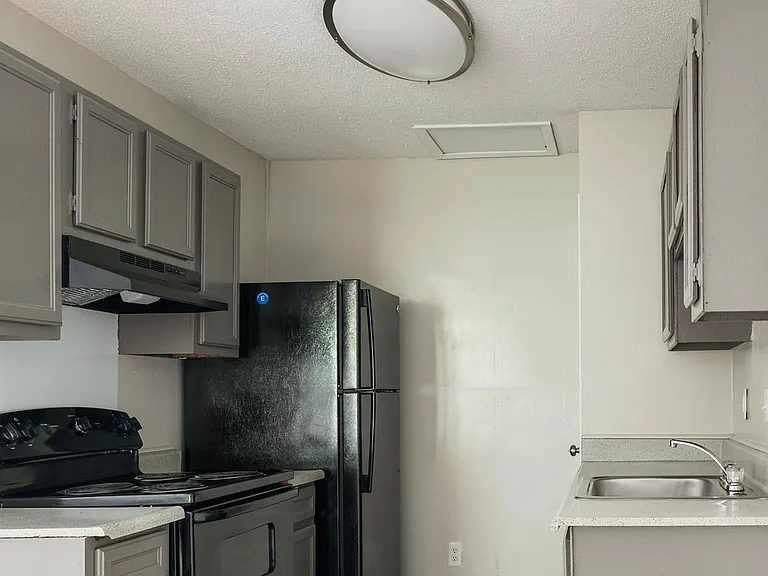 Twin Oaks Apartments — Photo 47