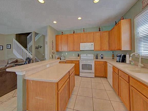 2nd image of 3672 Foxcroft Cir