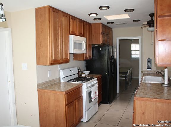 5th image of 718 Wayside Dr