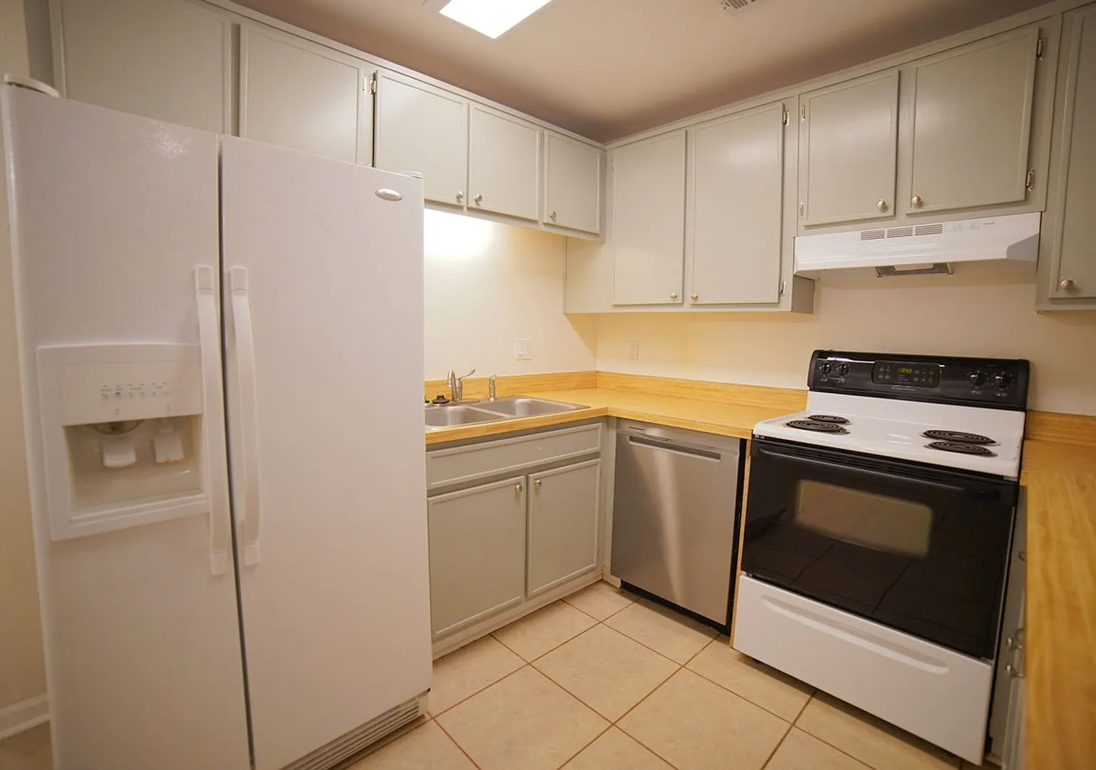 2 Bed / 2 Bath Near FSU — Photo 4