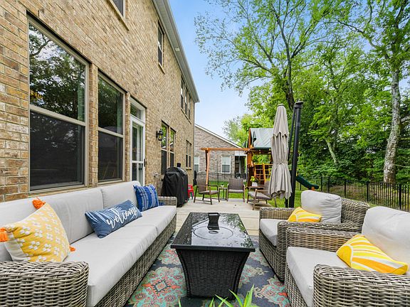 4th image of 284 Griffin Ln