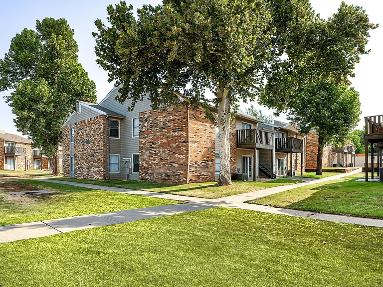 Diamond Trail Apartments — Photo 24