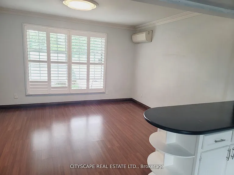 342 Sutherland Dr — Photo 2