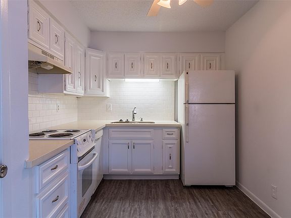 3rd image of 1726 Broadway St APT B12