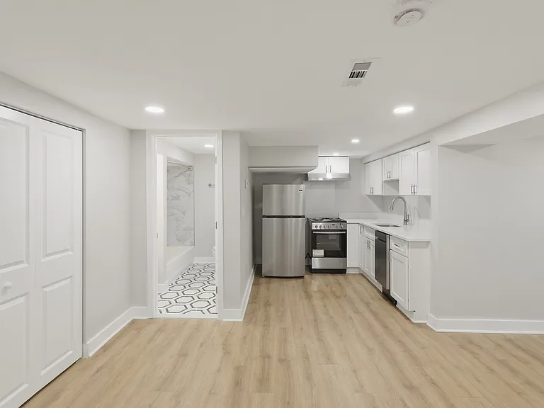 2388 Champlain St NW #3 — Photo 9