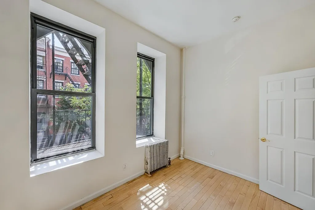 Building Photo - 61 E 3rd St #14