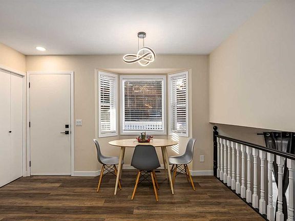 5th image of 131 NE Stratton Cres SW