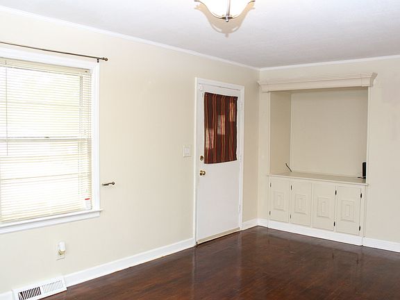 Living Room w/TV niche