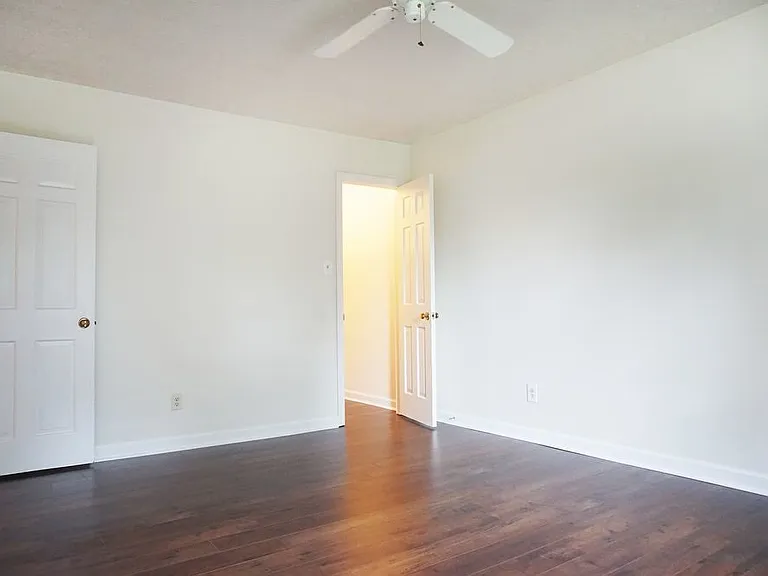318 Foxhall Ct — Photo 28