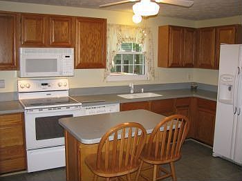 GREAT KITCHEN w/ CENTER ISLAND!