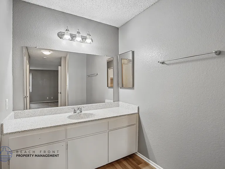 Rollingwood Apartments — Photo 10