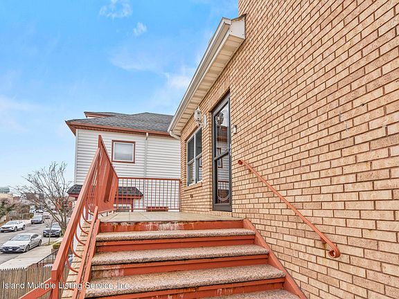 3rd image of 4302 Manhattan Ave #2A