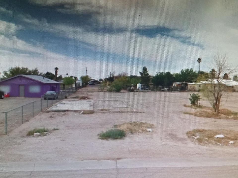 1st image of 205 E 6th St