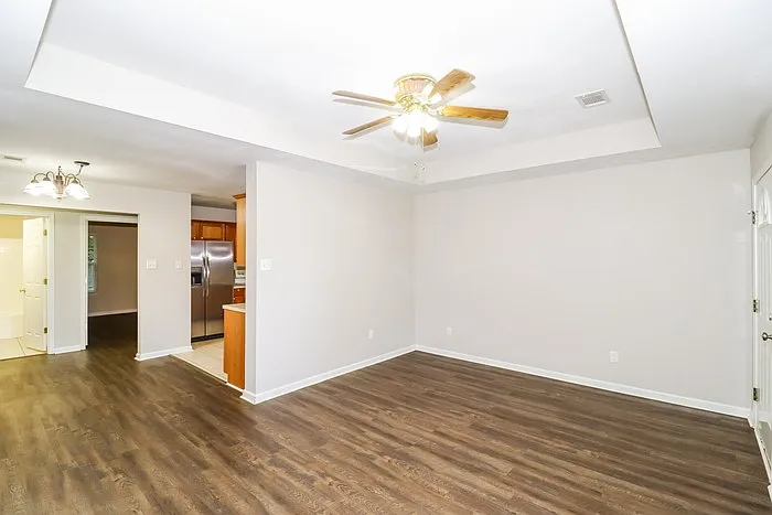 4326 Glenda Ln — Photo 3