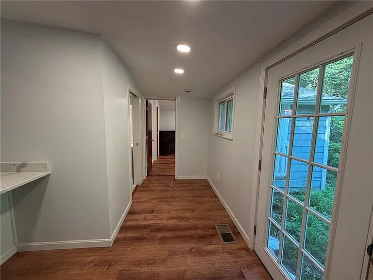 190 E Shore Dr — Photo 9