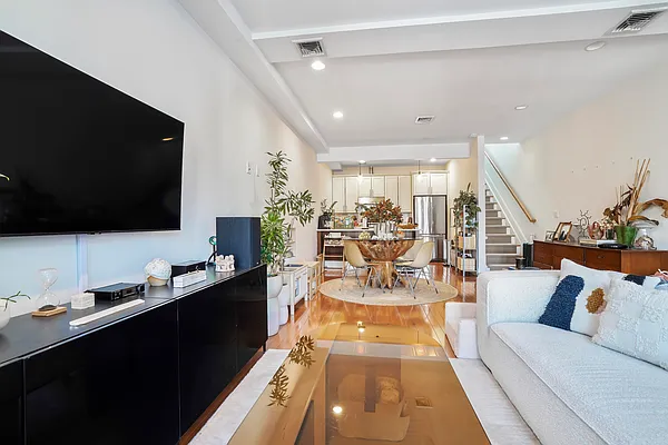Rented by Daniel Gale Sotheby's International Realty | media 4