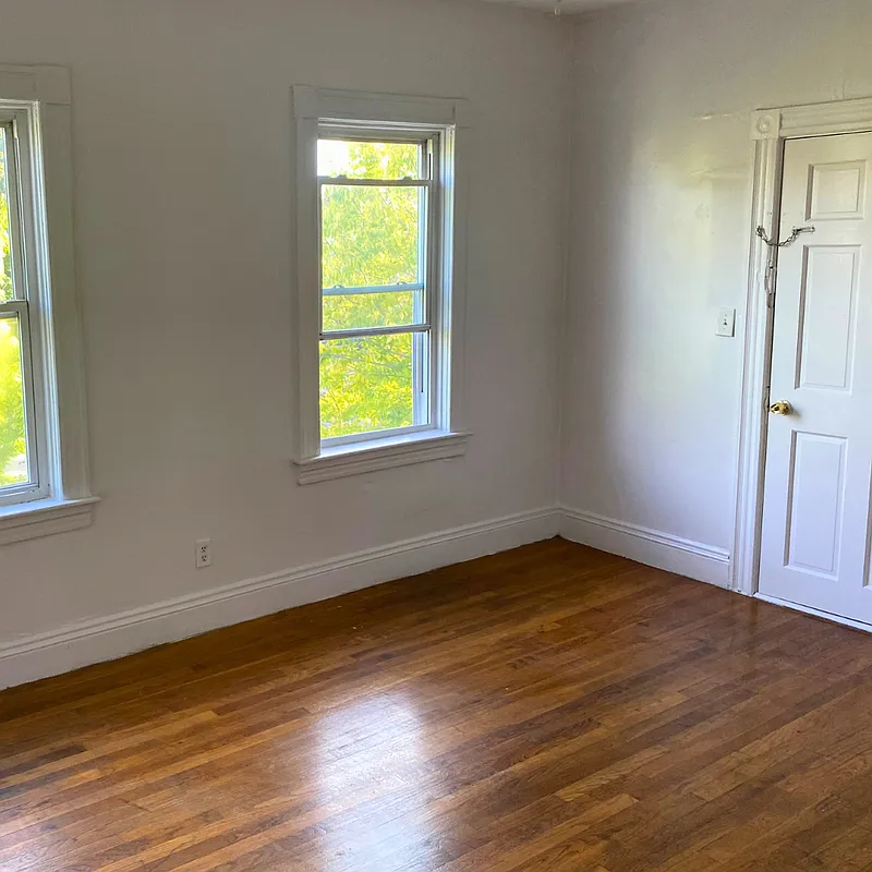 2 bed, 1.0 bath, 977 sqft, $1,650 — Photo 3