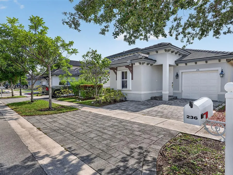 236 SE 32nd Ave