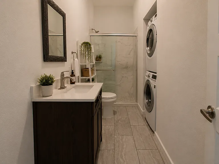 720 W 10th St — Photo 10