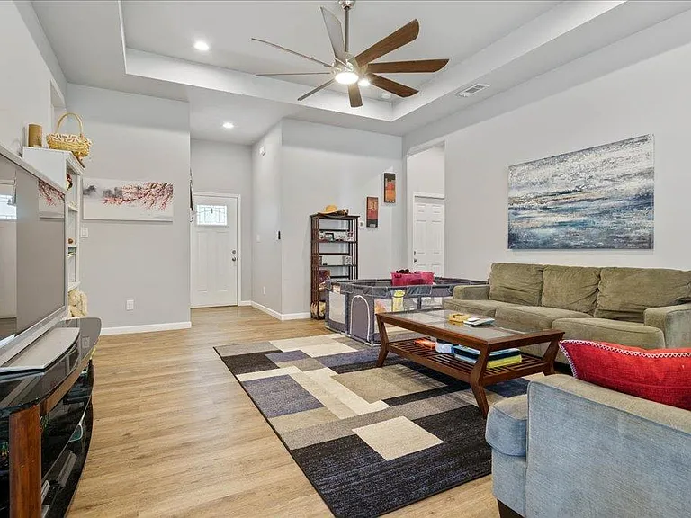 306 Songwood Dr — Photo 4