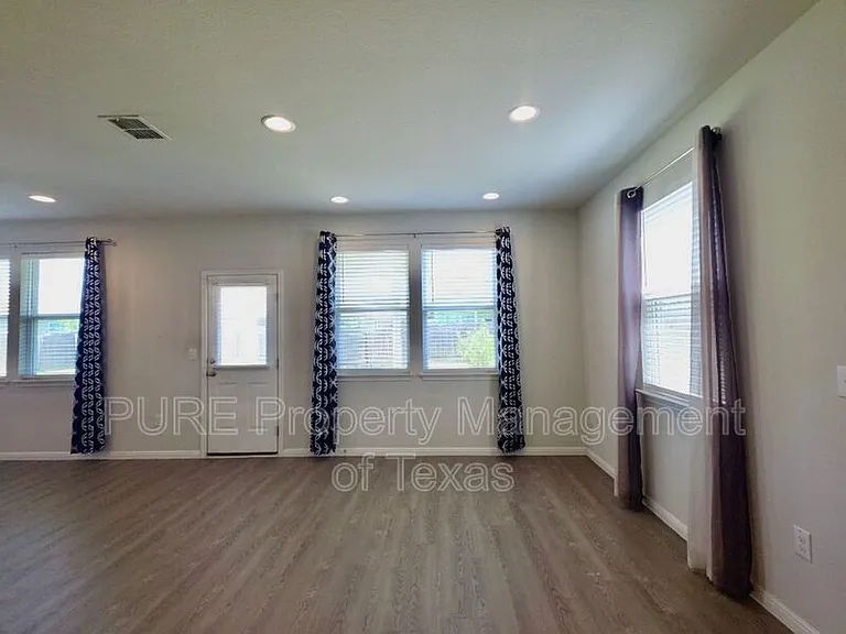 10400 Alemoor Dr — Photo 10