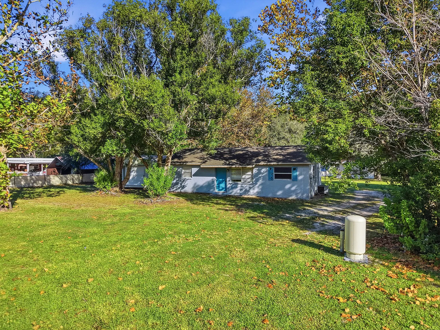 Adorable 2 Bed 1 Bath Home For Rent With Lawn Care Included!! — Photo 3