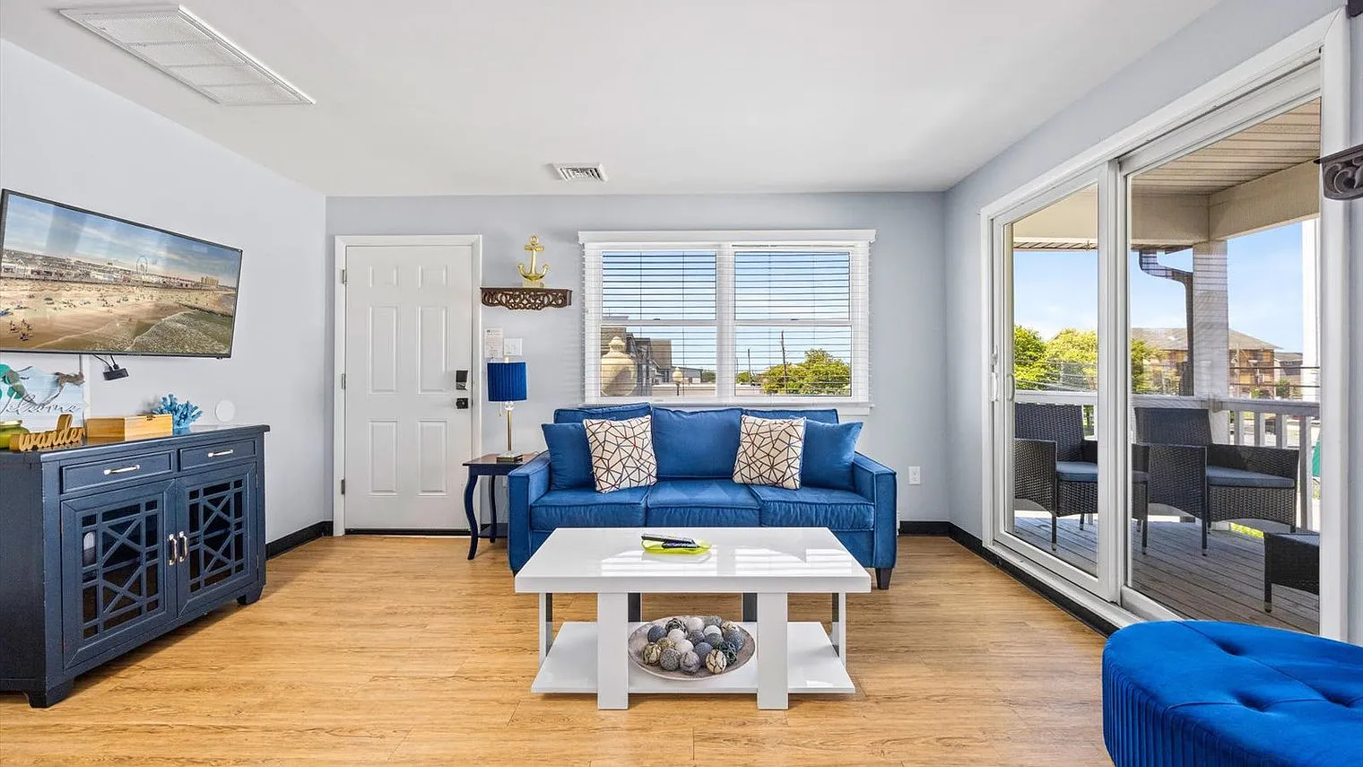2 bed, 1.0 bath, 753 sqft, $5,953 — Photo 1